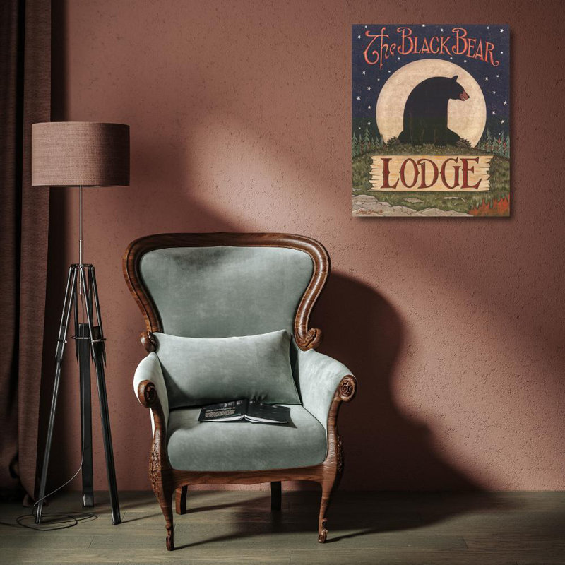 The Bear Lodge, H 18 po x l 15 po