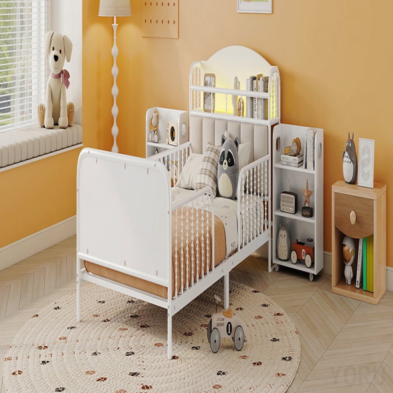 Structure de lit plateforme simple en métal avec tête de lit légère et rembourrée, tablettes de rangement escamotables pour enfants, blanc