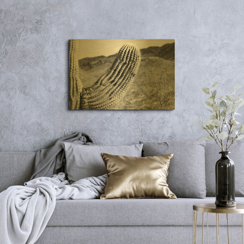 « Saguaro », œuvre murale en métal doré de Nathan Larson, 91,4 cm x 61 cm, 36 po x 24 po