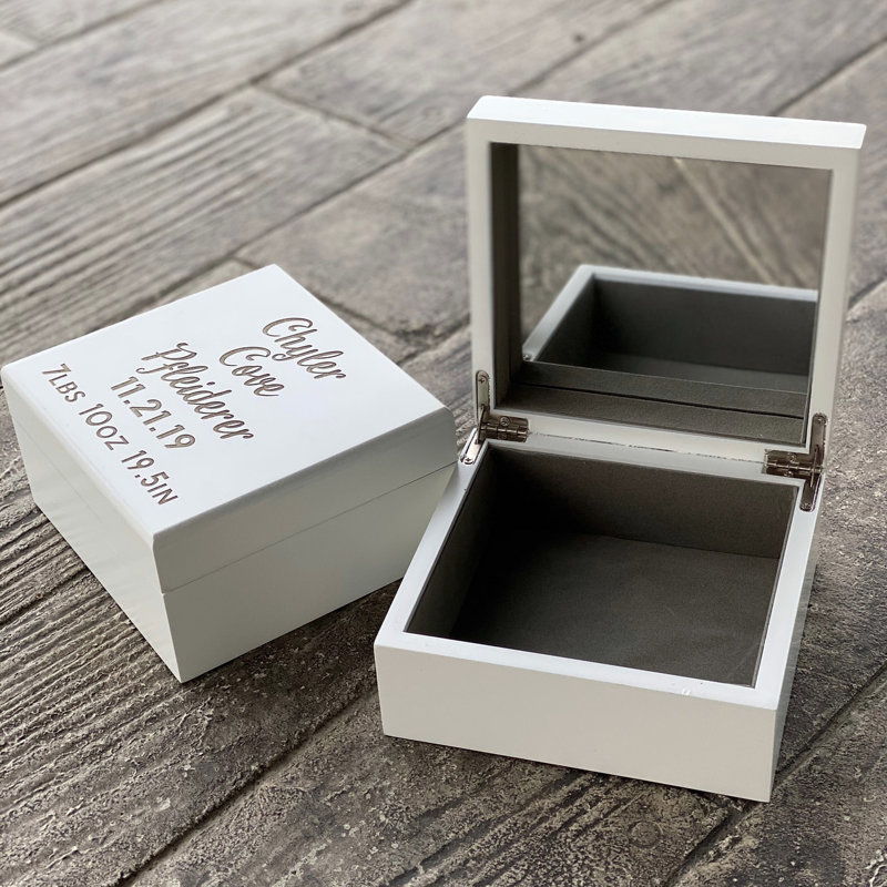 Boîte à bijoux engraver l’annonce de naissance