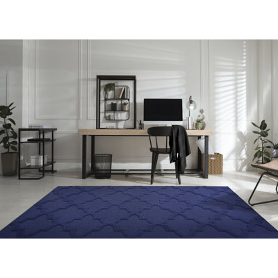 Tapis bleu marine à motif de treillis
