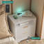 Table de chevet compacte avec station de charge, veilleuse à commande vocale, armoire de rangement à finition bois, chambre à coucher-723964300