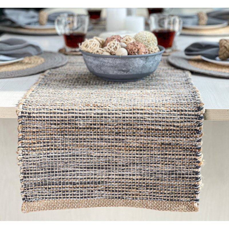 Chemin de table Pingham, 90 po x 13 po, Beige / Bleu ardoise