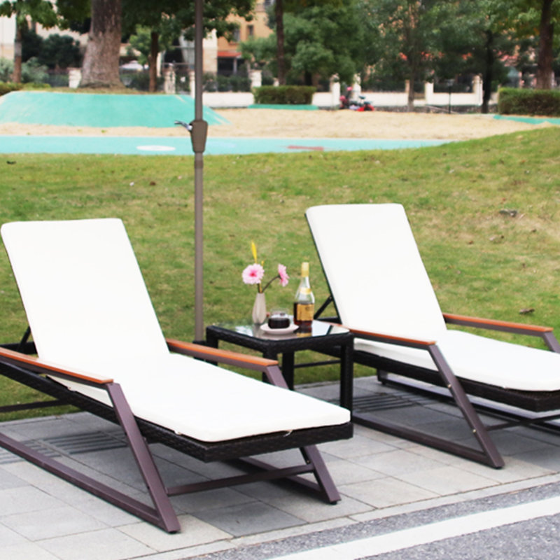Chaise longue d'extérieur réglable avec structure en métal et table d'extérieur
