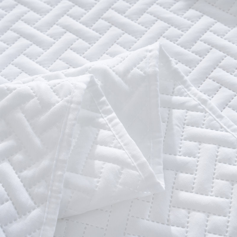 Microfiber Embossed Bedspread Set, King Quilt + 1 Standard Sham + 1 Standard Pillowca, White