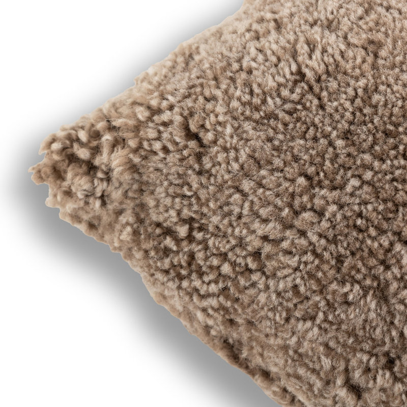 Coussin Toby - peau de mouton taupe - 14 po x 20 po, Rectangle H 14 po x l 20 po