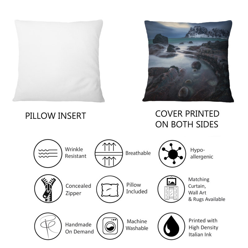 Côte rocheuse avec montagnes au coucher du soleil - Coussin décoratif imprimé nautique et côtier