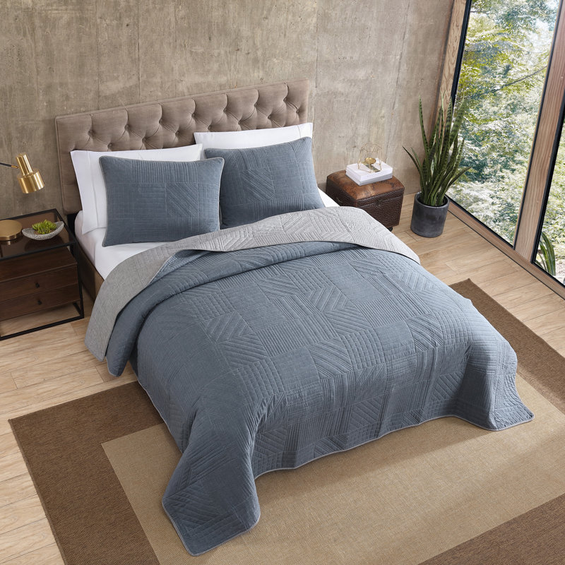 Eddie Bauer Hidden Lake Reversible Quilt Set, Full/Queen Quilt + 2 Standard Shams