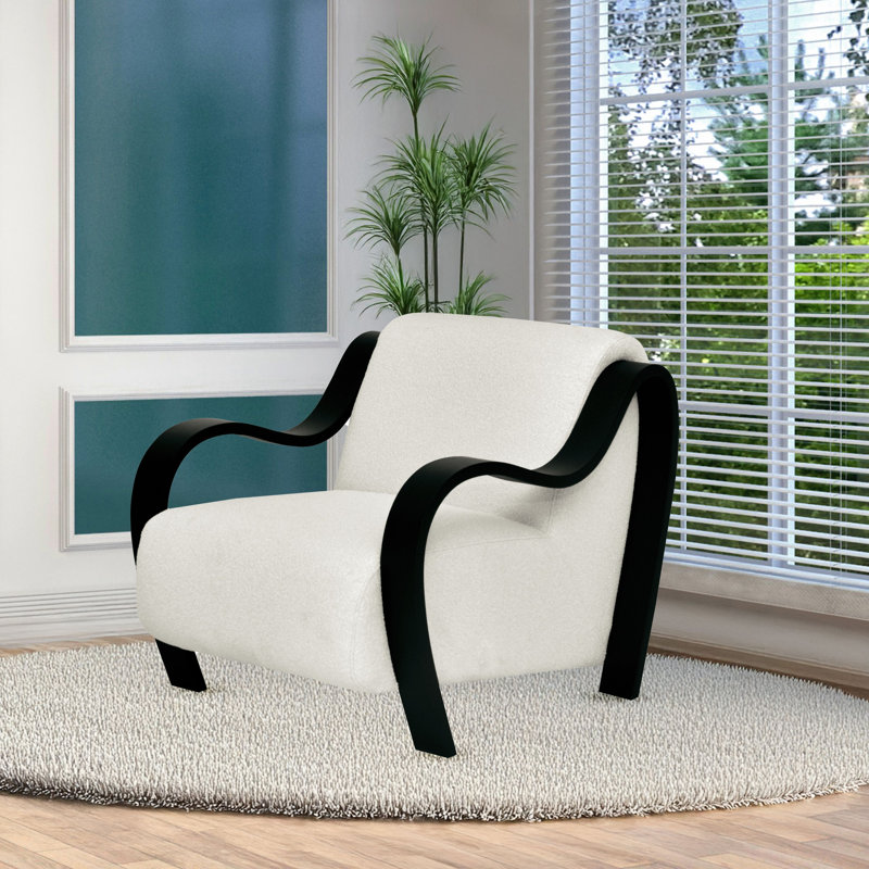 Fauteuil d'appoint Curva Luxe Boucle avec revêtement crème et accoudoirs en bois naturel, fauteuil Mid-Century, Bois naturel