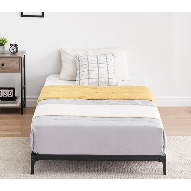 Iwen 4.6'' Bed Frame, Queen, White
