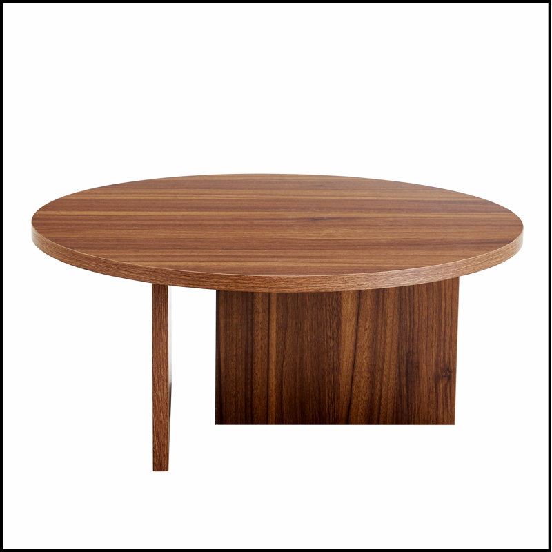 Table basse polyvalente en panneau de fibres à densité moyenne au fini noyer pour divers styles d'intérieur, alliant minimalisme moderne et élégance nordique