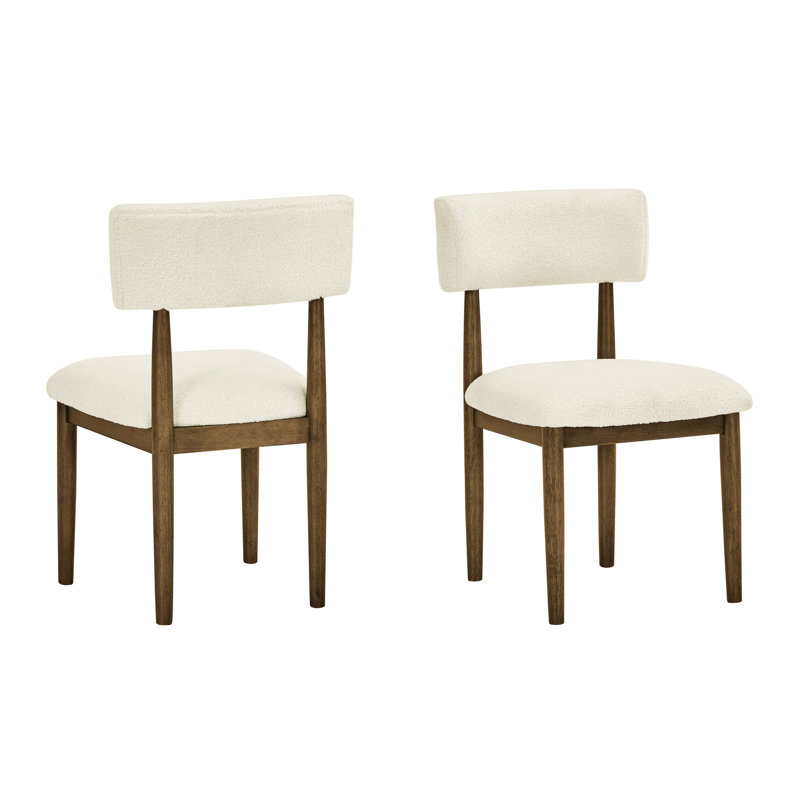 Deux chaises de salle à manger en chêne noyer avec tissu beige, dossier ouvert, hauteur de siège de 19 po, largeur de 20 po, profondeur, largeur de produit de 14 po, côté en chêne, de 2 structures, hauteur de 33 po