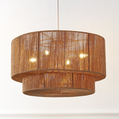 Lustre Elliott de 24 po à 5 lumières, style bohème côtier, en métal tressé à la main, aspect rotin, avec abat-jour DEL à 2 niveaux et structure en corde de papier tressée à la main.