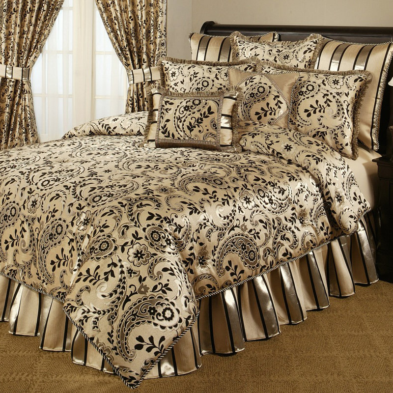 Savona Traditional Polyester Paisley Comforter, Queen Comforter + 3 Additional Pieces