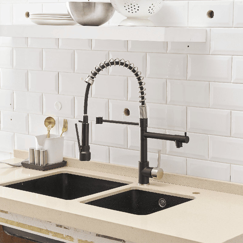 Robinet de cuisine rétractable à poignée simple avec accessoires