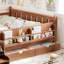 Lit avec tiroirs de rangement, lit en bois avec de jolis escaliers et garde-corps-514962320-514962327