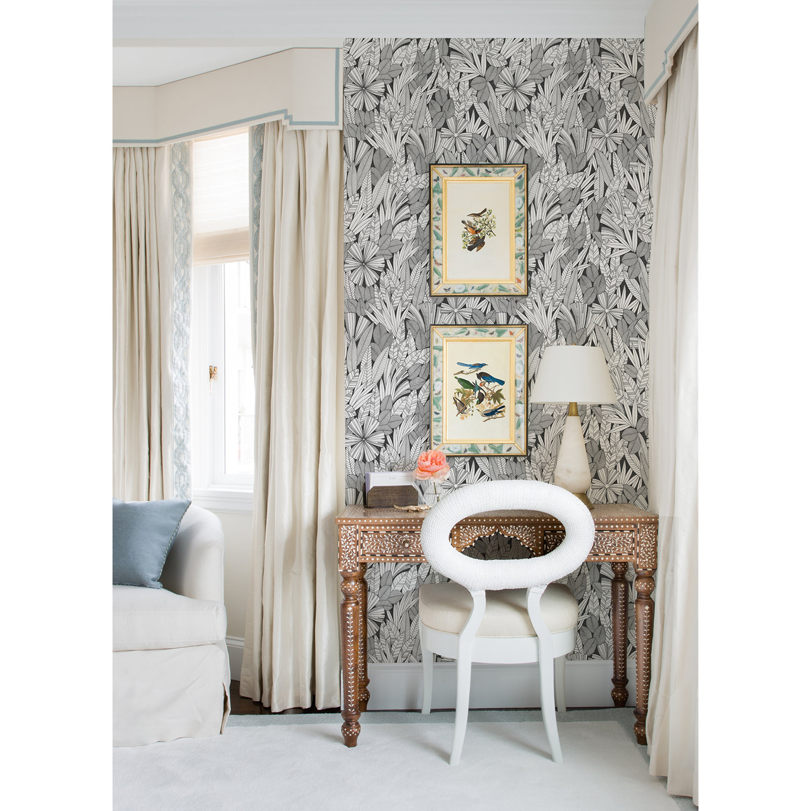 Avellana Botanical Wallpaper, Black
