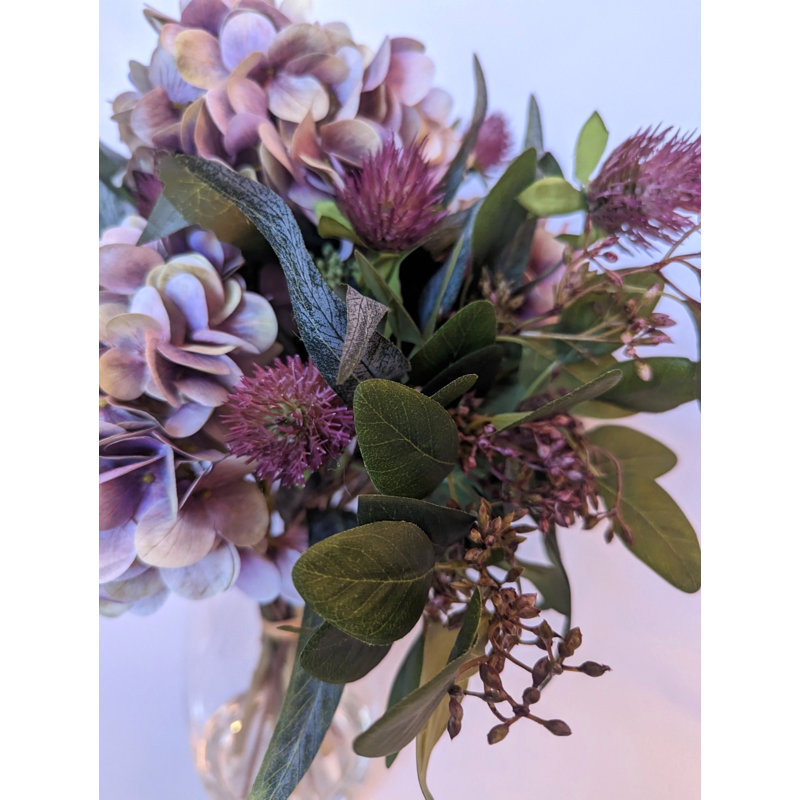 Arrangement floral hydrangées dans un vase