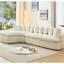 Canapé modulaire beige en L avec dossier élégant