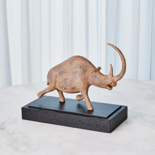 Sculptor's Awe of Animal Kingdom Highlighted in Modern Menagerie