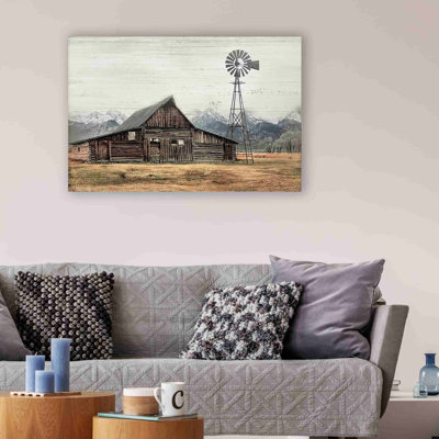 Vieille grange sous les montagnes enneigées sur toile