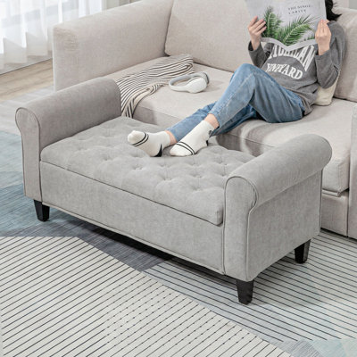 Banc de rangement capitonné à boutons avec accoudoirs roulés