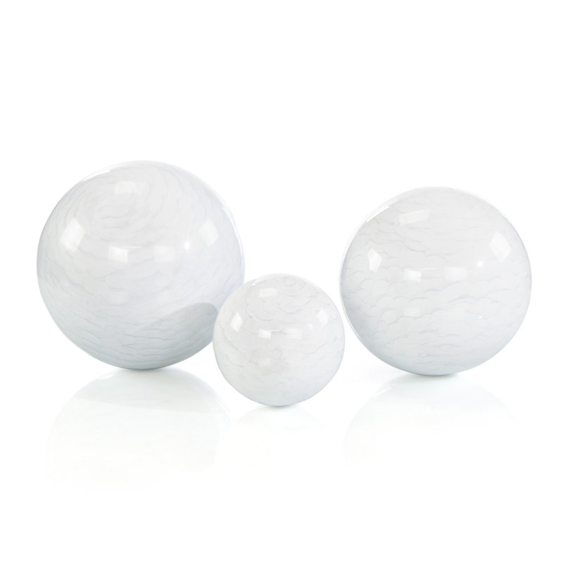 Ensemble de trois boules argentées