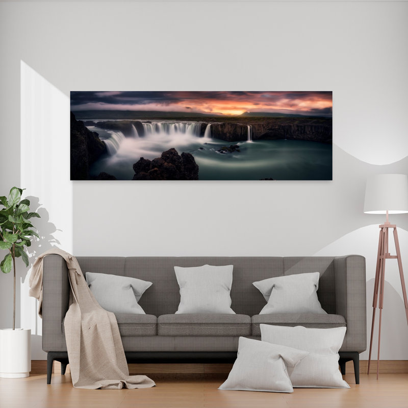 «Dramatic Waterfall Sunset», art dramatique coloré, paysage serein, nature, H 60 po x l 20 po