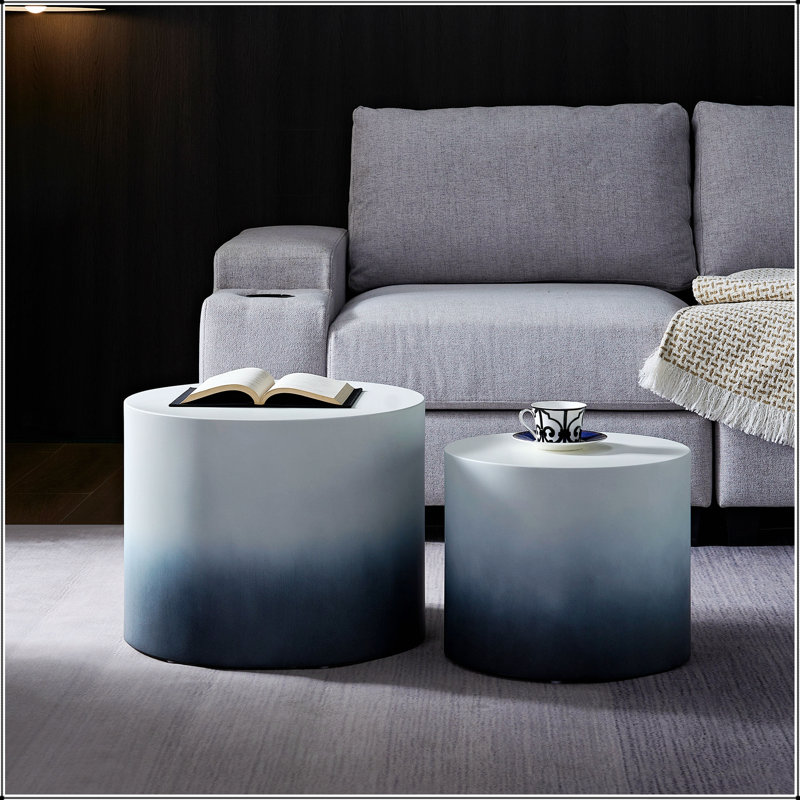Élégante table d'appoint en panneau de fibres à densité moyenne avec placage en bois de frêne, de chêne ou de noyer pour une utilisation polyvalente dans les salons, les bureaux et les chambres