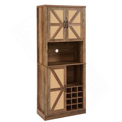 Armoire à vin de ferme de 76 pouces de hauteur couleur chêne rustique, armoire de bar avec compartiments carrés, grande armoire de rangement en faux bois avec portes de grange et tablettes pour micro-ondes