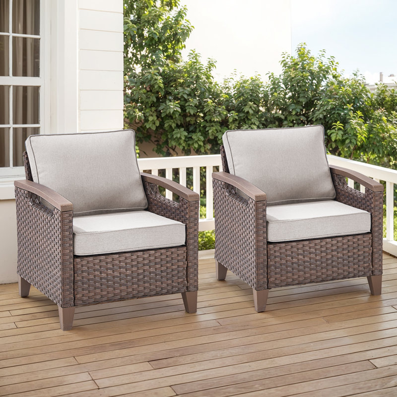Chaises en osier toutes saisons Arundel avec coussins de 4 pouces (ensemble de 2), Beige