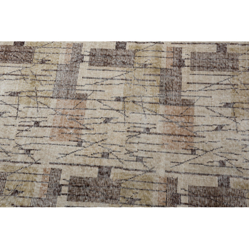 Tapis turc rétro tissé à la main dans des tons neutres, idéal comme tapis de couloir pour rehausser le décor du salon avec une touche bohémienne