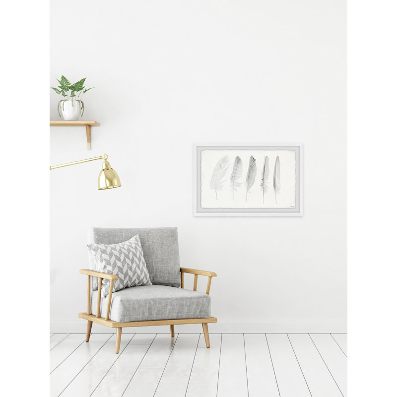 «Cinq plumes blanches II» par Adinel, reproduction de photo encadrée, H 24 po x l 36 po x P 1,5 po