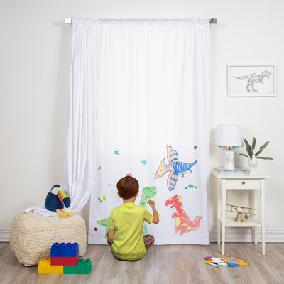 Ensemble de décoration de rideau Keedle Doodle DIY avec 2 panneaux de traitement de fenêtre, marqueurs lavables et autocollants en mousse 3D