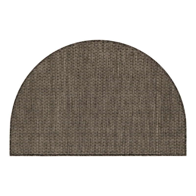 Tapis noir intérieur / extérieur Avaughn, Demi-cercle 2 pi 7 po x 4 pi 1 po, Noir