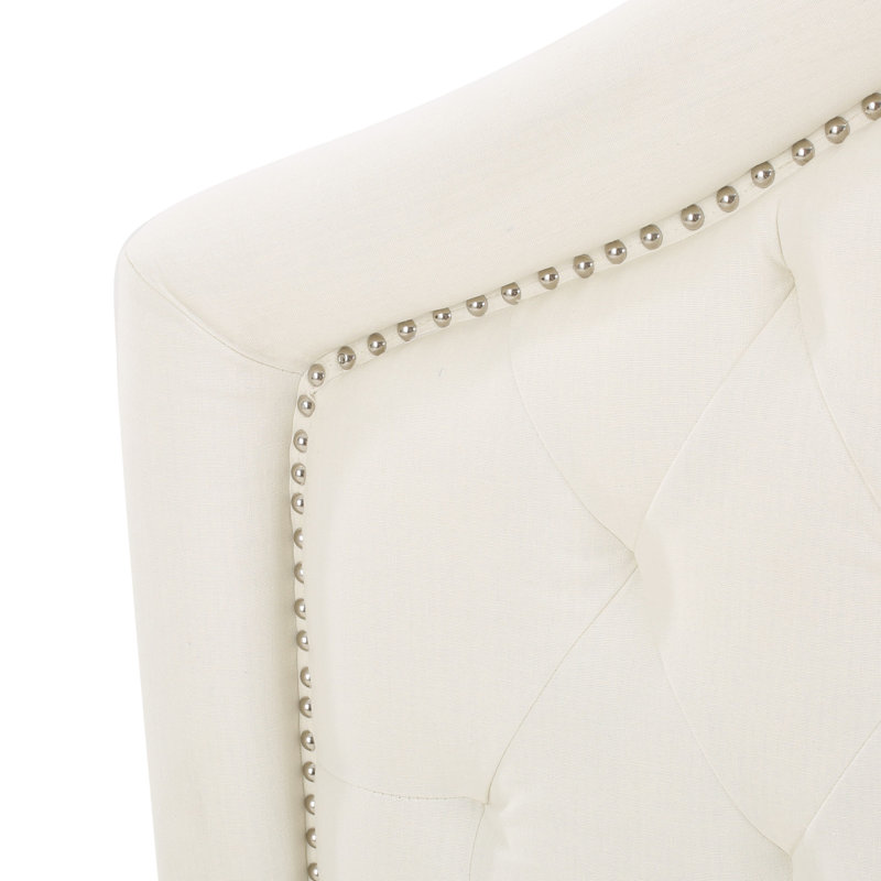 Grande et grande tête de lit de style contemporain, revêtue d'un ornement en point de diamant, décorations cloutées, tissu requis pour l'assemblage des chambres