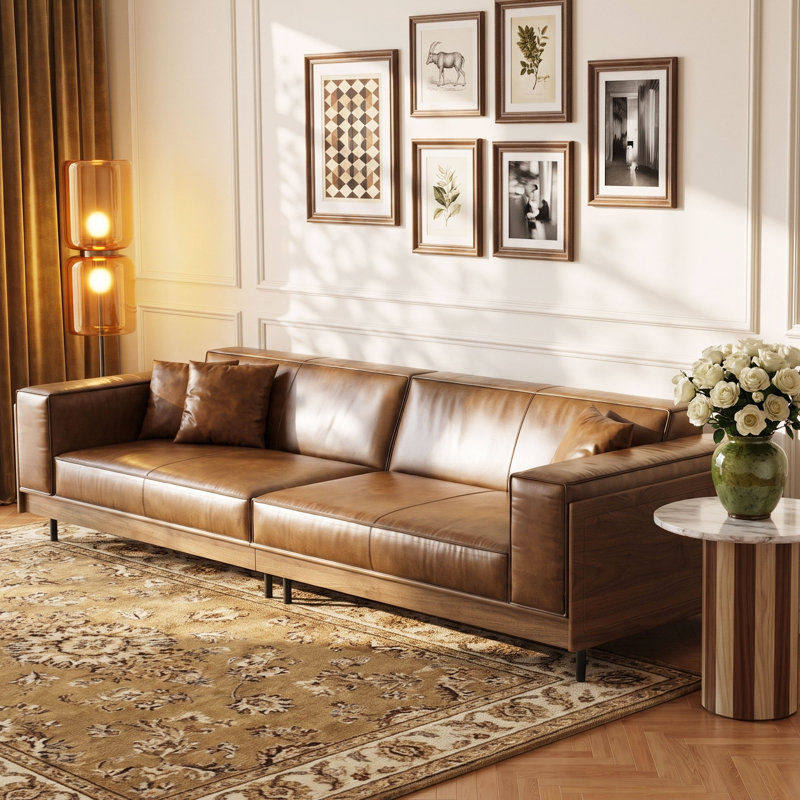 Canapé moderne en cuir de 284 cm (111,8 po), grand canapé quatre places à assise profonde avec garniture en bois apparente et larges accoudoirs pour salon, marron cognac
