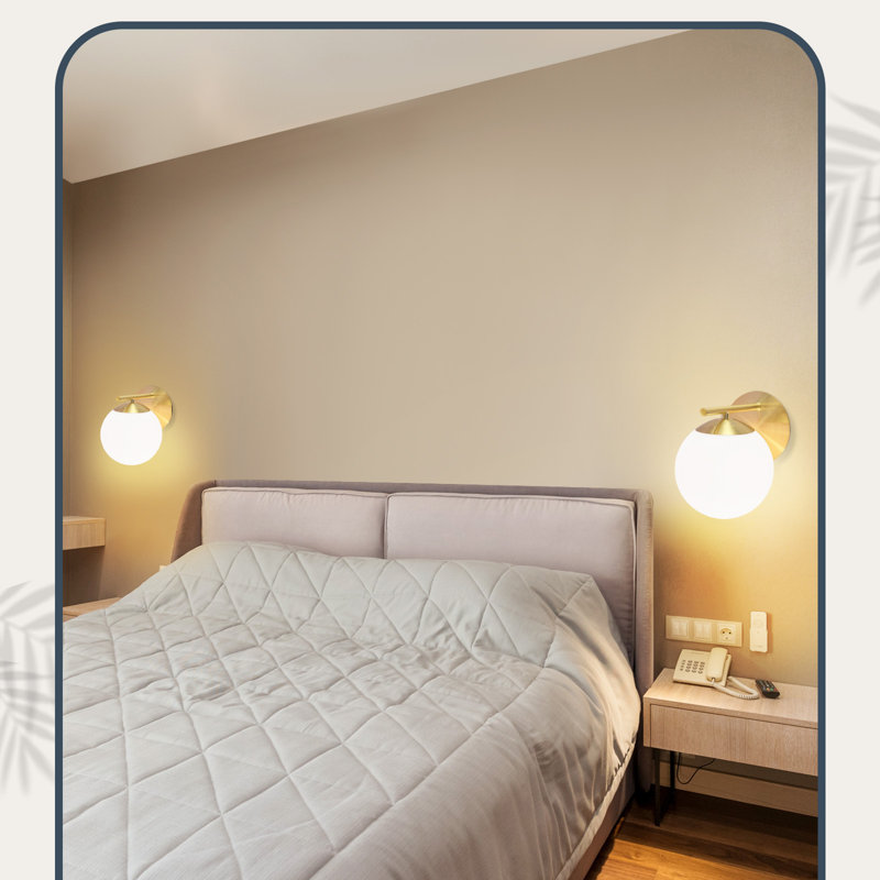 Wall Light 1 Flame E27 Globe Design Marhta, Gold