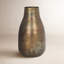 Vase en métal doré oxydé Lariah-287699069
