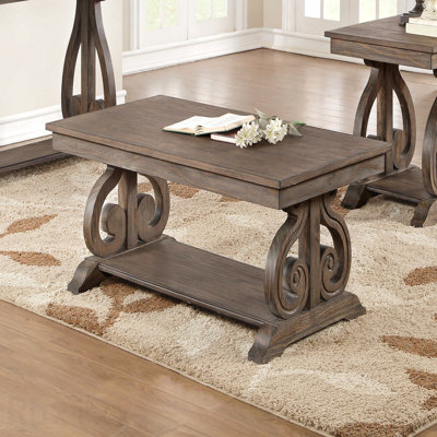 Table basse classique et traditionnelle avec tablette à fond en chêne foncé