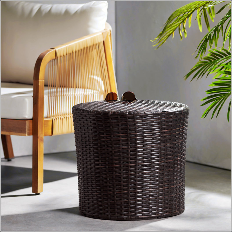 Table d'appoint Kingstown RD Barrel, table de bout d'extérieur durable en osier pour la décoration de patio et de jardin
