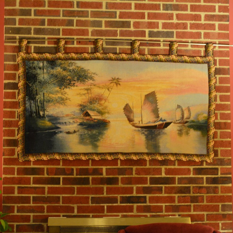 Suspension murale livrée à l’horizon