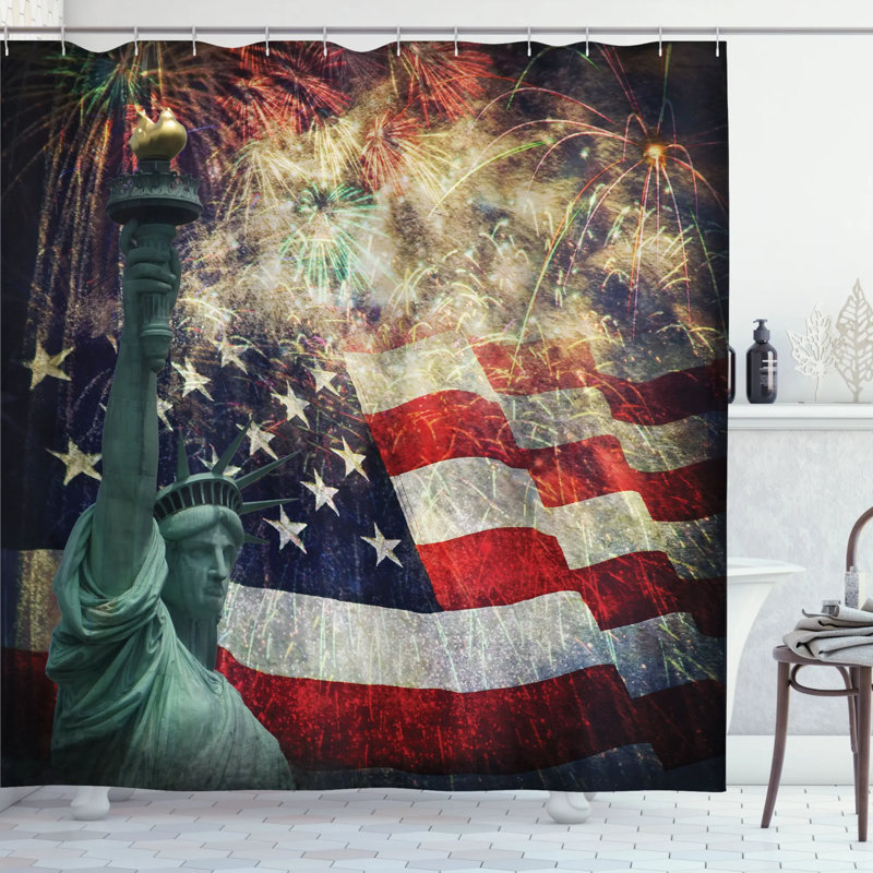 Ensemble de rideau de douche idols composite of states avec fireworks sur l’arrière-plan 4e de juillet, H 84 po x l 69 po
