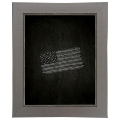 Tableau noir fixé au mur