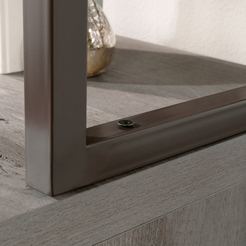 Oryen Gate Hutch