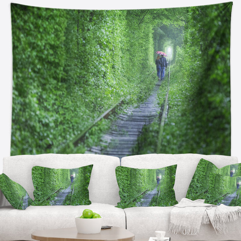 Tapisserie de paysage marchant dans un tunnel, H 32 po x l 39 po
