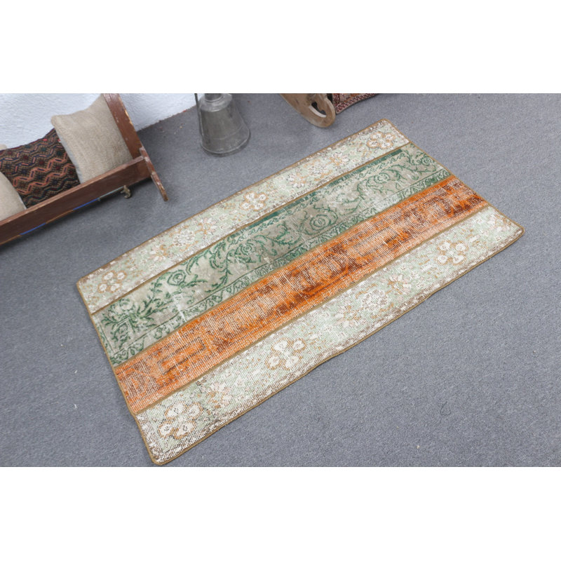 Petit tapis oriental vert pour la chambre à coucher: design rétro anatolien turc dans un style patchwork luxueux