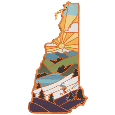 Planche à découper et à servir New Hampshire avec une œuvre d'art par Summer Stokes