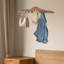 Portemanteau mural 31,5 po en noyer avec 8 crochets en laiton-95029530