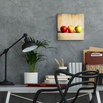 «Row Of Antique Fruit» par Tom Quartermaine